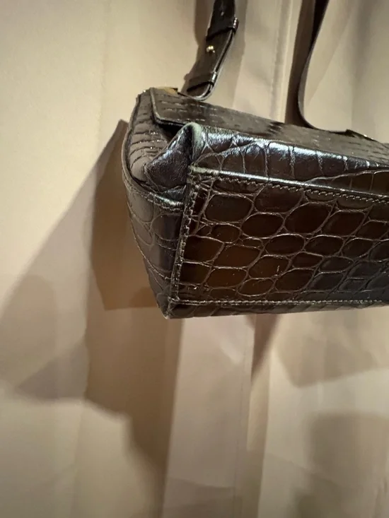 Salvatore Ferragamo Vintage Dark Brown Croc-Embossed Leather shoulder bag purse - Picture 4 of 15